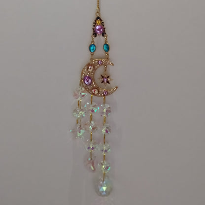 Attrape-soleil Shéhérazade One2K - Motif lune dorée ornée de perles nacrées et de cristaux colorés, plusieurs descente de cristaux K9 pendants en effet AB irisé chaîne dorée