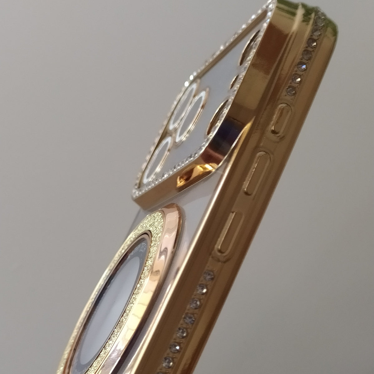 Coque iPhone 17 Pro Cristal Chic or One2K – vue de côté

